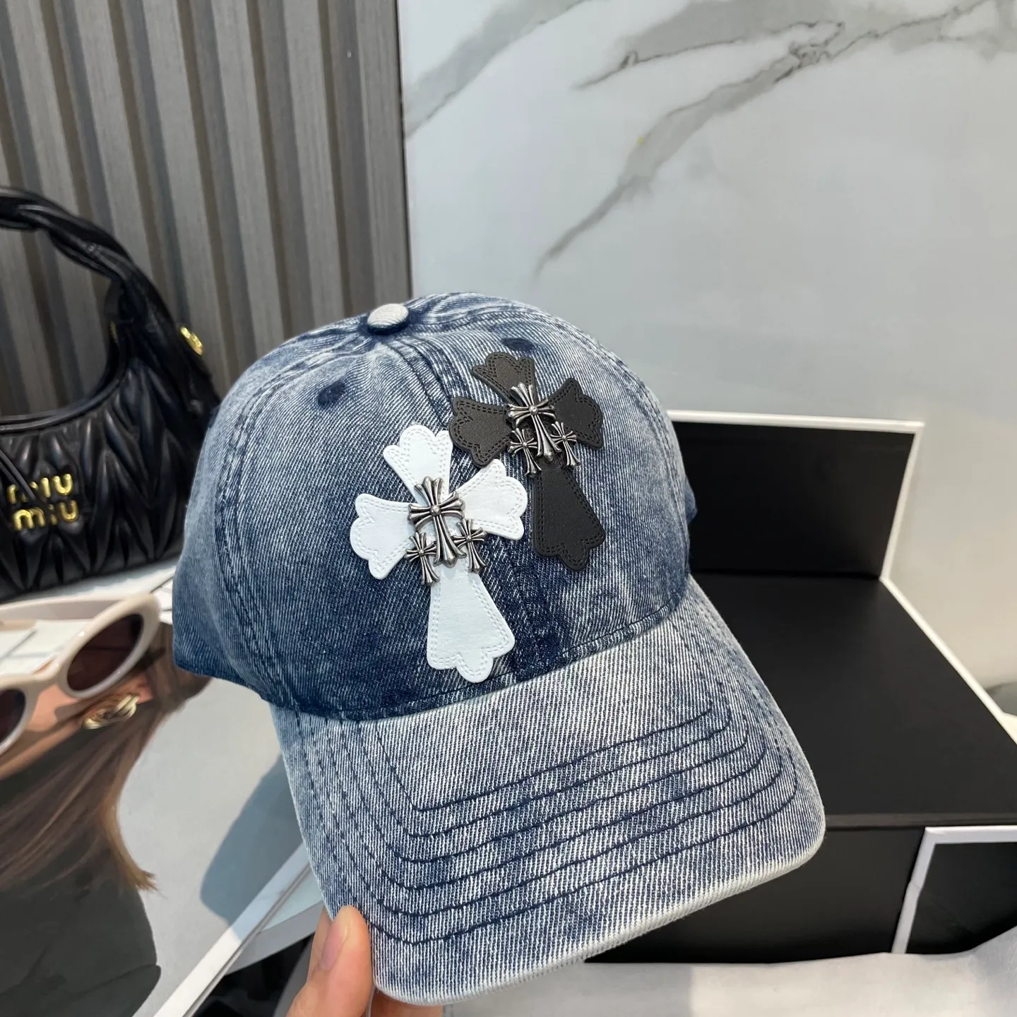 P76 Crow Heart 🆕🆕25 new baseball cap, stylish and classic cross logo, casual with a cool feeling, unisex style, same style for men and women! Very easy to match! Head circumference: 56-58cm is available